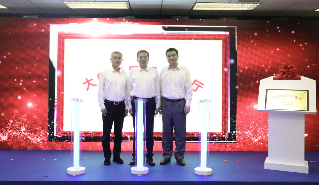 政策“集成式”公開(kāi)、聘任政務(wù)公開(kāi)企業(yè)觀察員……長(zhǎng)寧營(yíng)商環(huán)境再優(yōu)化2.jpg