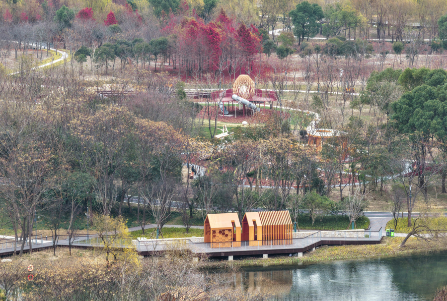 近日，位于浦東新區(qū)的凌橋公園提升改造后向市民游客開放，為上海環(huán)城生態(tài)公園帶再添高品質綠色空間。記者 張海峰 攝.jpg
