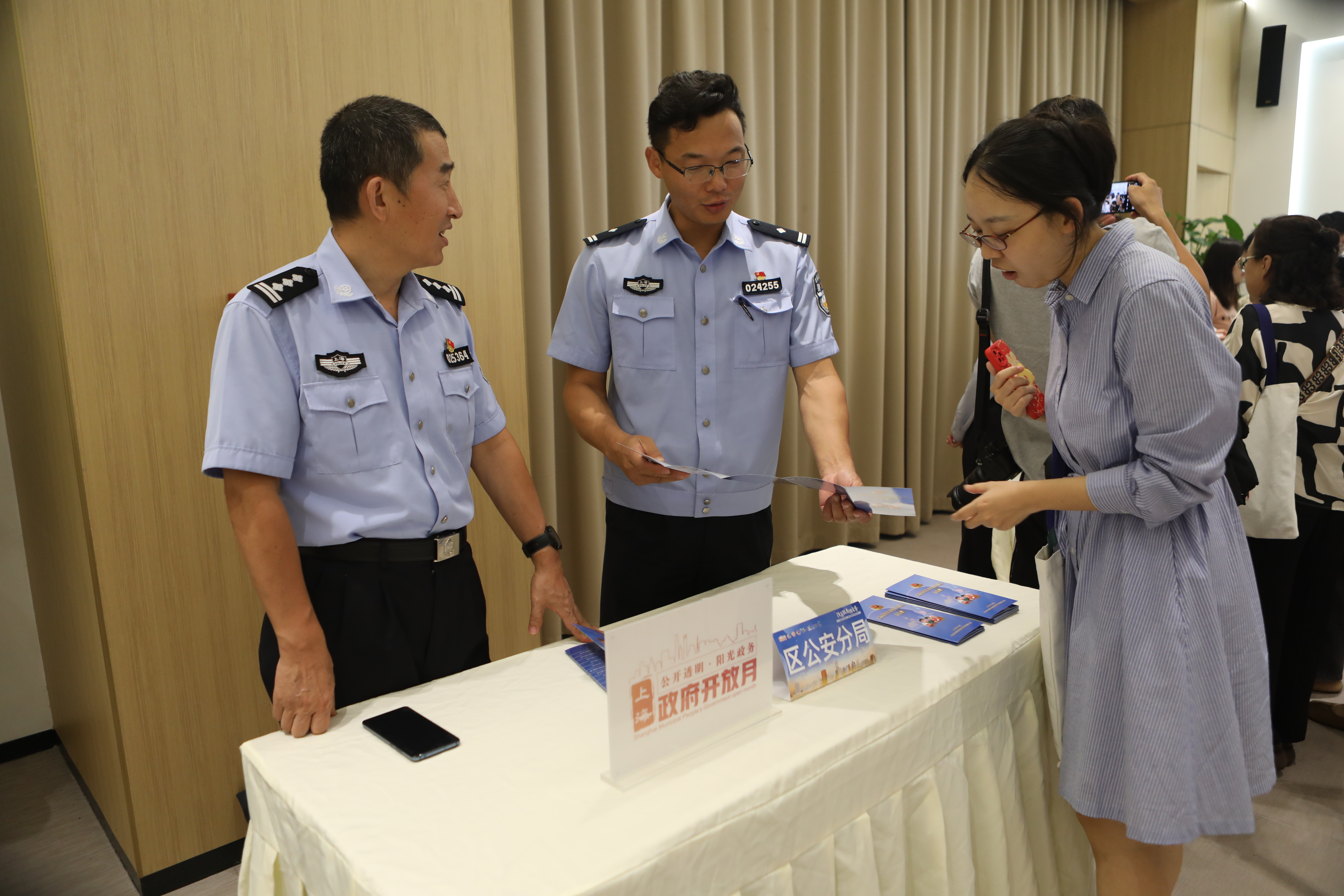【聽】入場(chǎng)券被“秒光” 長(zhǎng)寧這場(chǎng)政策“課堂”有何魅力？4.jpg