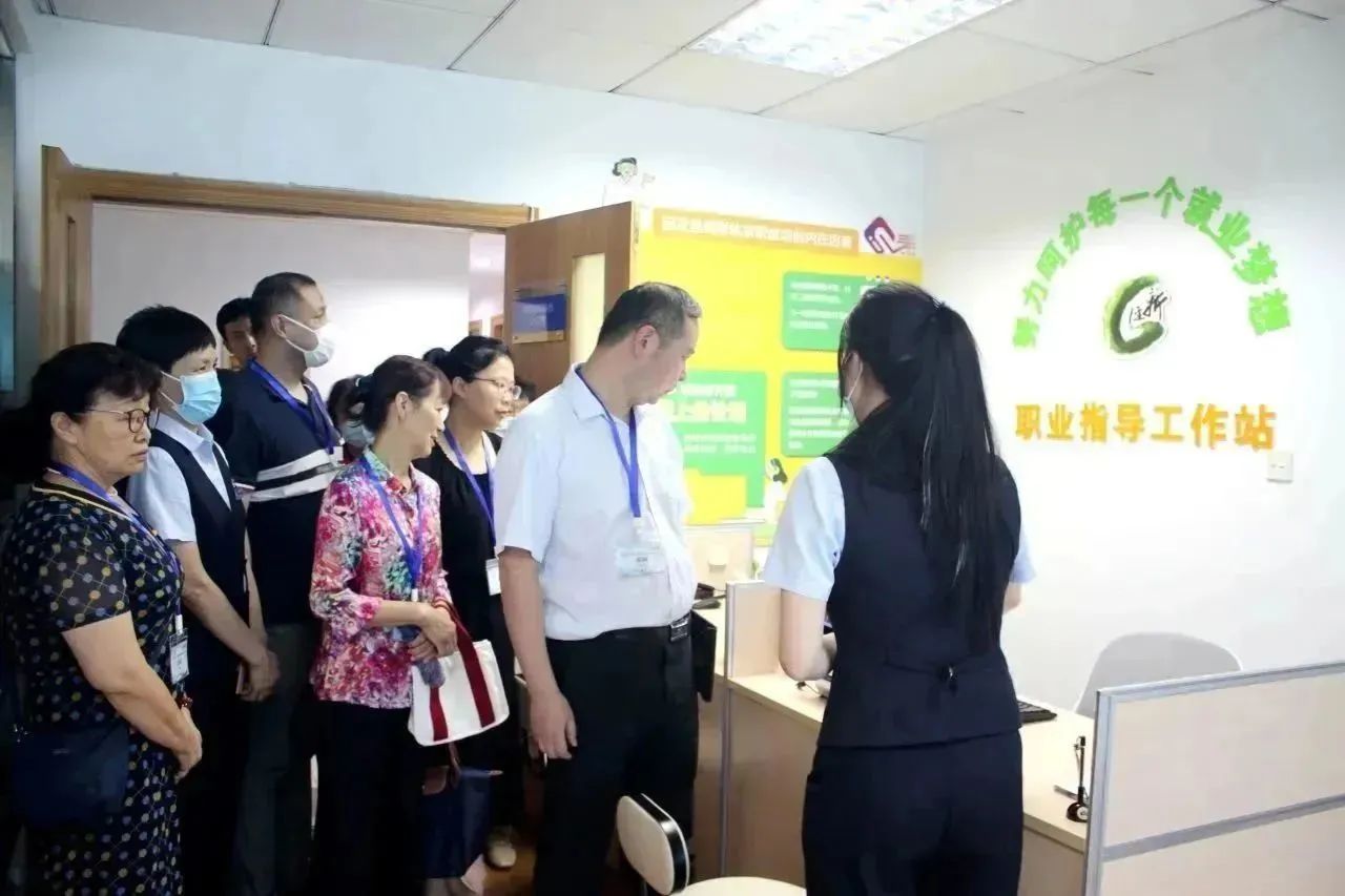共建透明政務(wù) 共享發(fā)展成果——新涇鎮(zhèn)社區(qū)事務(wù)受理服務(wù)中心政府開放月活動(dòng)4.jpg 共建透明政務(wù) 共享發(fā)展成果——新涇鎮(zhèn)社區(qū)事務(wù)受理服務(wù)中心政府開放月活動(dòng)4.jpg