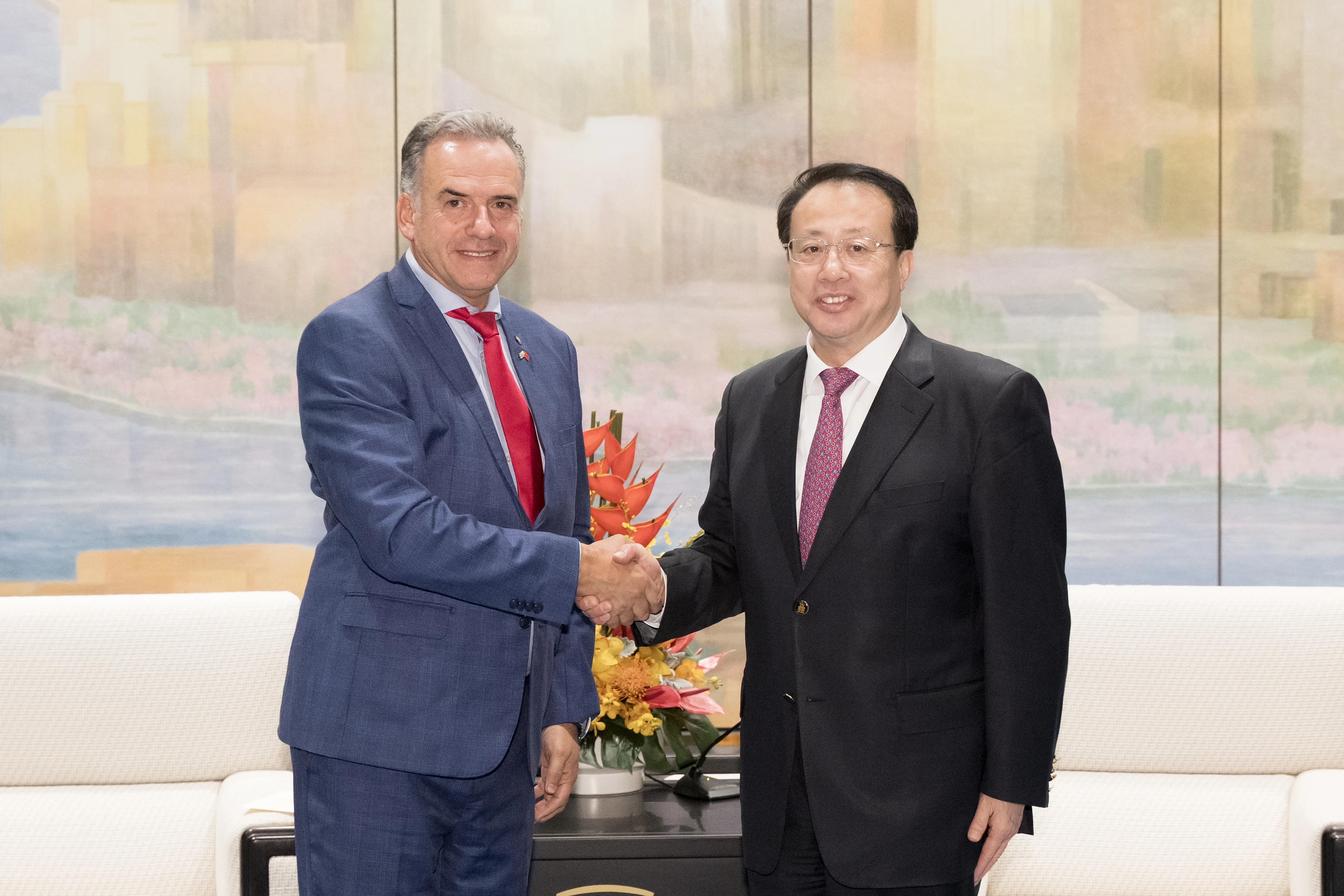 龔正會見烏拉圭總統(tǒng)奧爾西。記者 張春海 攝.jpg