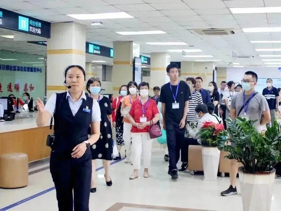 共建透明政務(wù) 共享發(fā)展成果——新涇鎮(zhèn)社區(qū)事務(wù)受理服務(wù)中心政府開放月活動(dòng)2.jpg 共建透明政務(wù) 共享發(fā)展成果——新涇鎮(zhèn)社區(qū)事務(wù)受理服務(wù)中心政府開放月活動(dòng)2.jpg