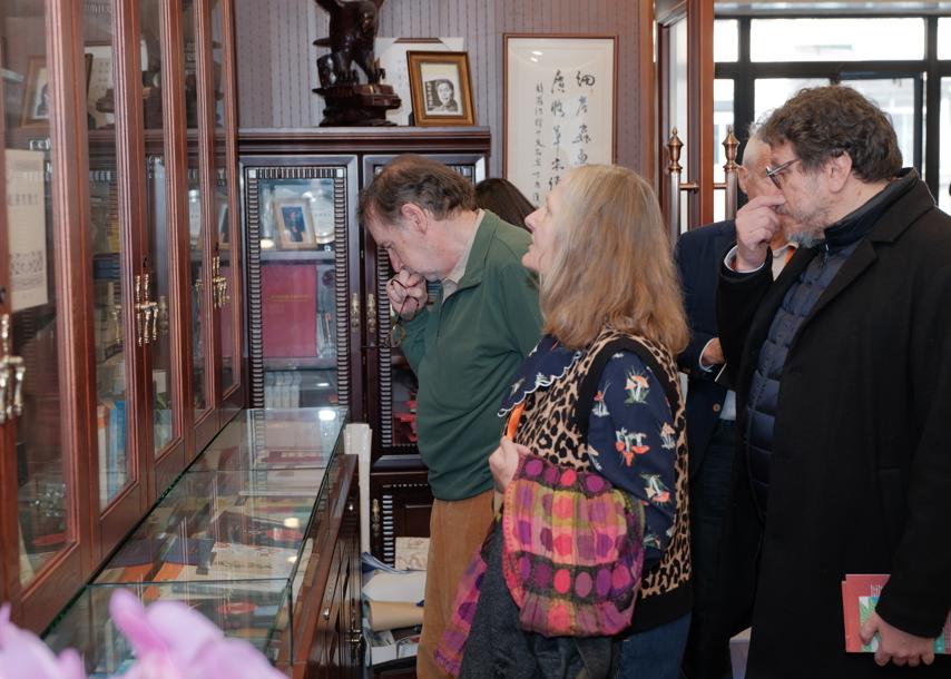 “詩歌是一種全民表達(dá)方式” 六大國際詩歌節(jié)峰會(huì)論壇舉行