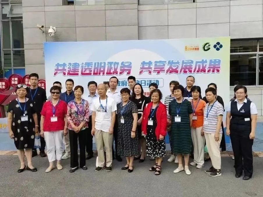 共建透明政務(wù) 共享發(fā)展成果——新涇鎮(zhèn)社區(qū)事務(wù)受理服務(wù)中心政府開放月活動(dòng)12.jpg 共建透明政務(wù) 共享發(fā)展成果——新涇鎮(zhèn)社區(qū)事務(wù)受理服務(wù)中心政府開放月活動(dòng)12.jpg